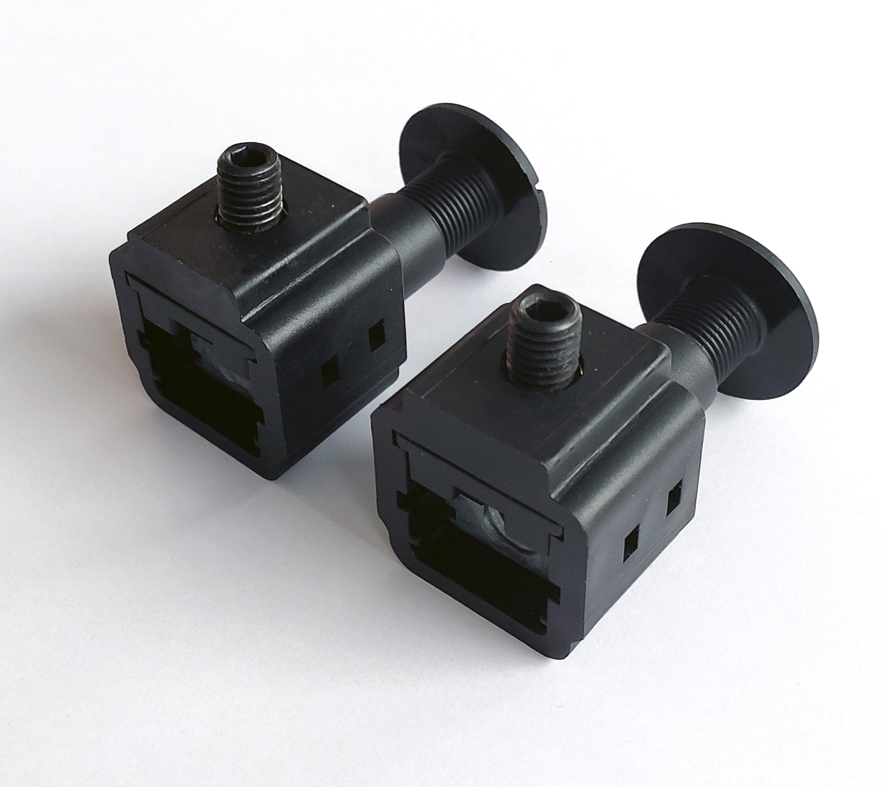 Monteringssæt til vægmonteret toilet og bidet